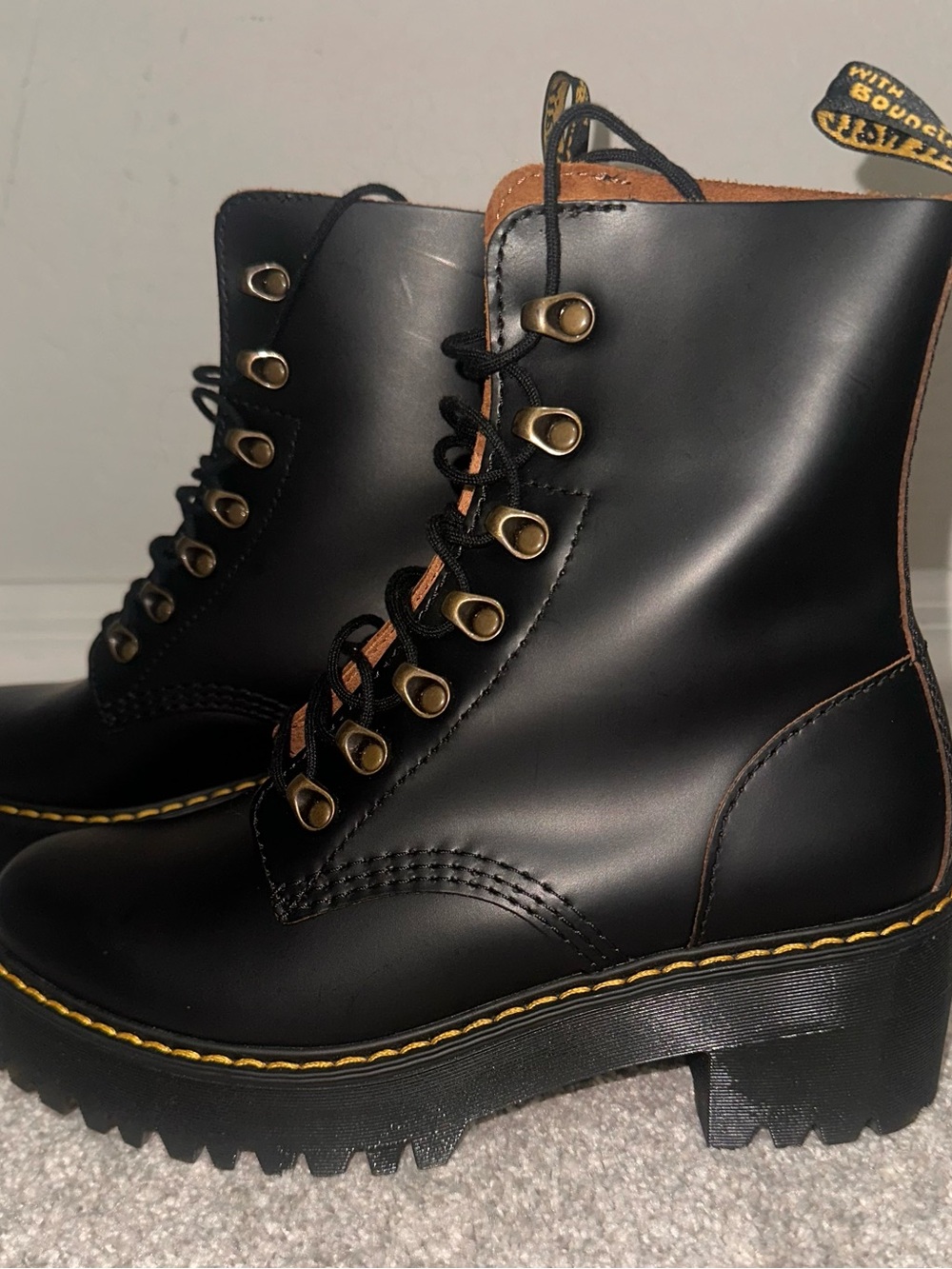 NWOT- Dr. Martens Leona Black Leather Platform Heeled Combat Boots Women’s 8